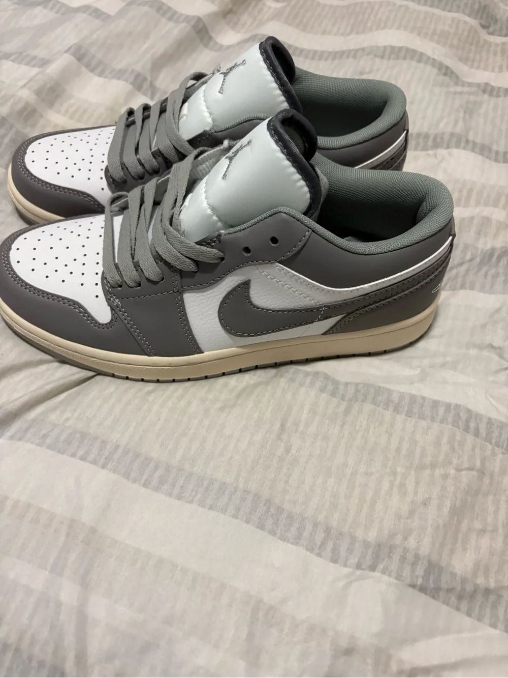 Jordan Low-Top Sneakers - White & Gray